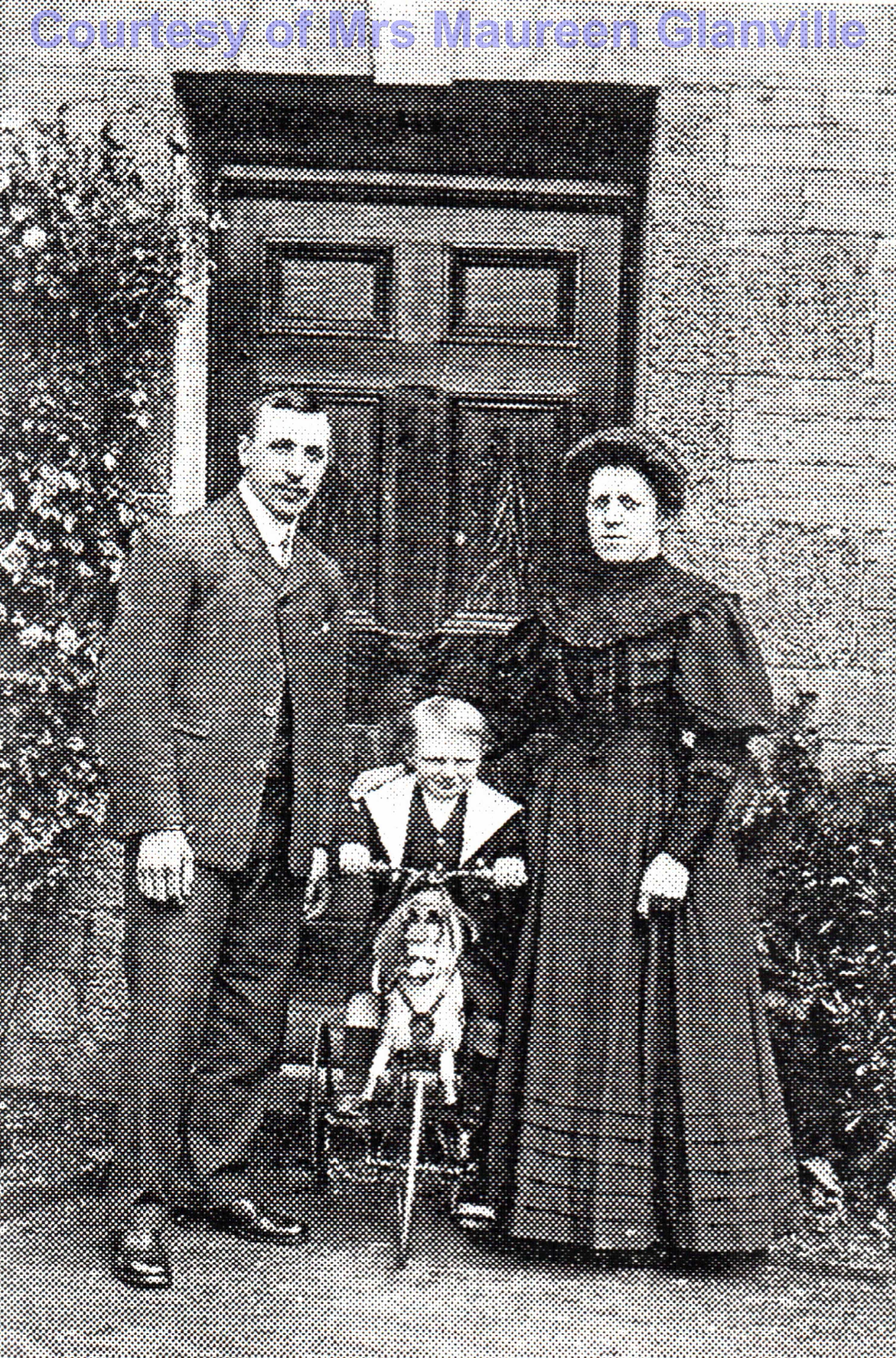 Stephen Clark, Hettie Clark nee Penna & son Jack - Circa 1910